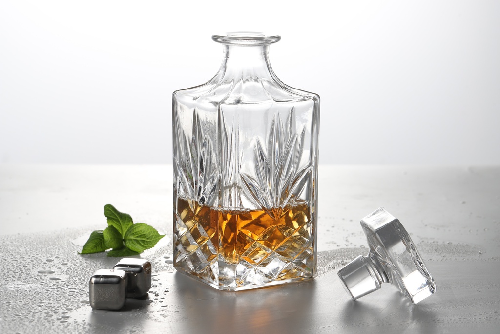 BA Whisky Decanter 0L75 with Lid